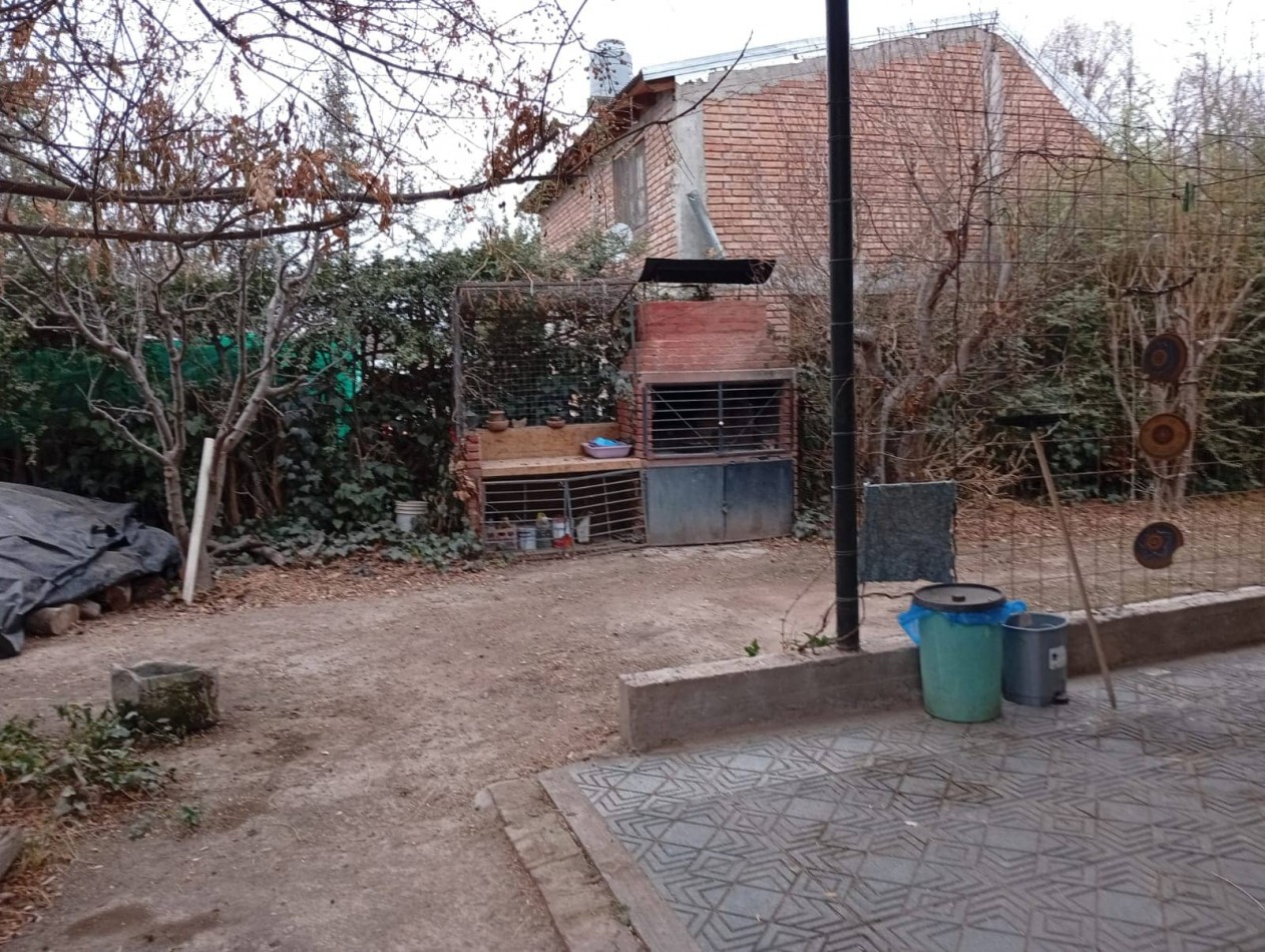 Propiedad en Villa 25 de Mayo: casa con amplio terreno