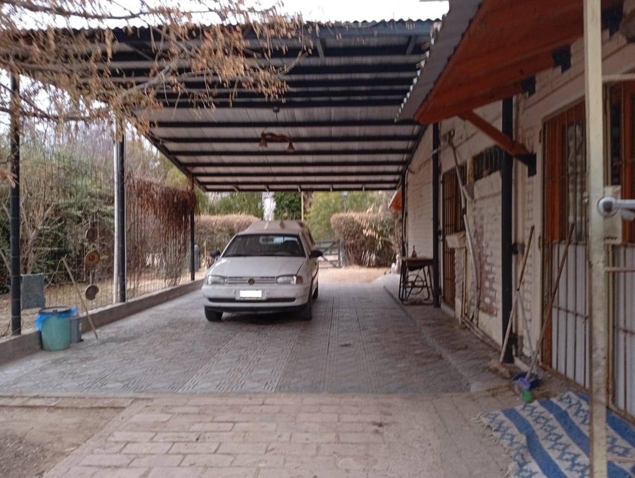 Propiedad en Villa 25 de Mayo: casa con amplio terreno