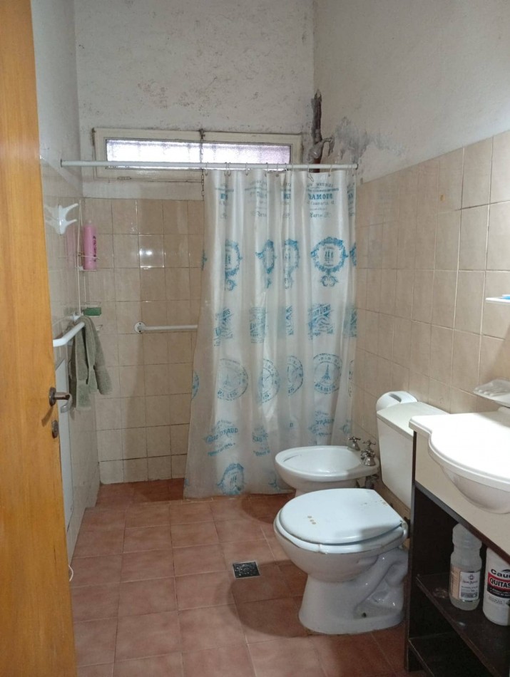 Propiedad en Villa 25 de Mayo: casa con amplio terreno