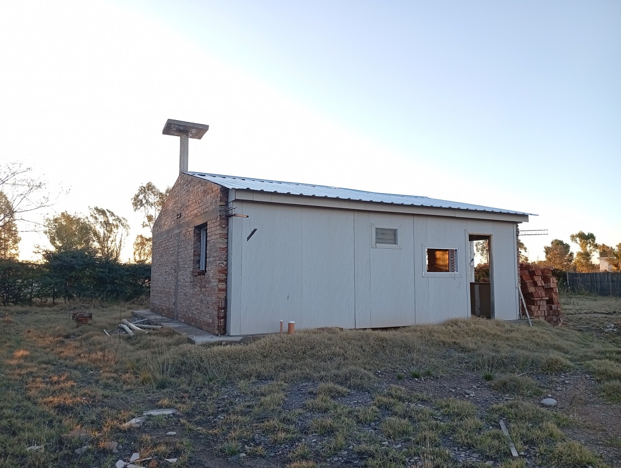 Lote y Casa a terminar en Rama Caida (Ruta 143)