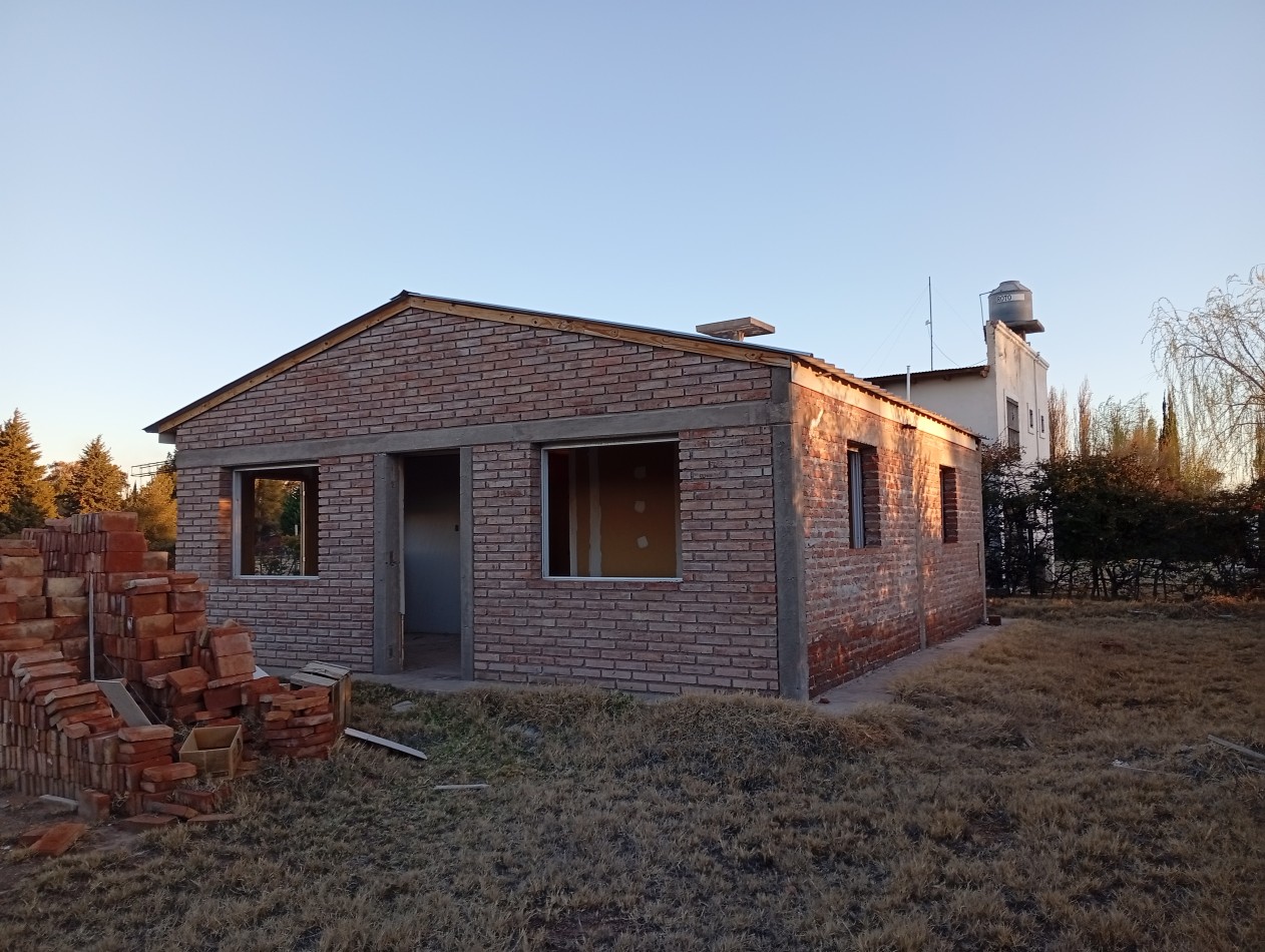 Lote y Casa a terminar en Rama Caida (Ruta 143)