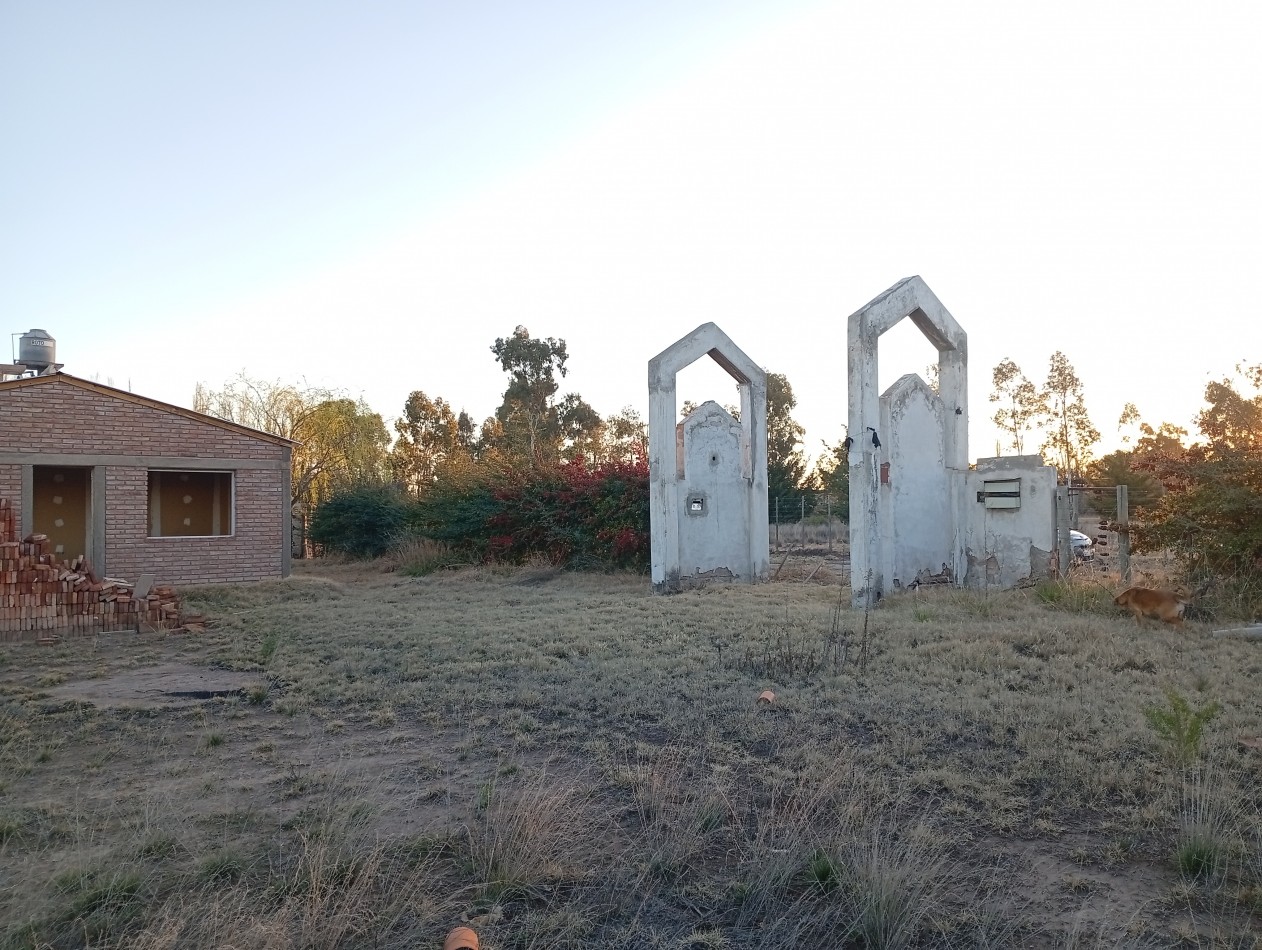 Lote y Casa a terminar en Rama Caida (Ruta 143)
