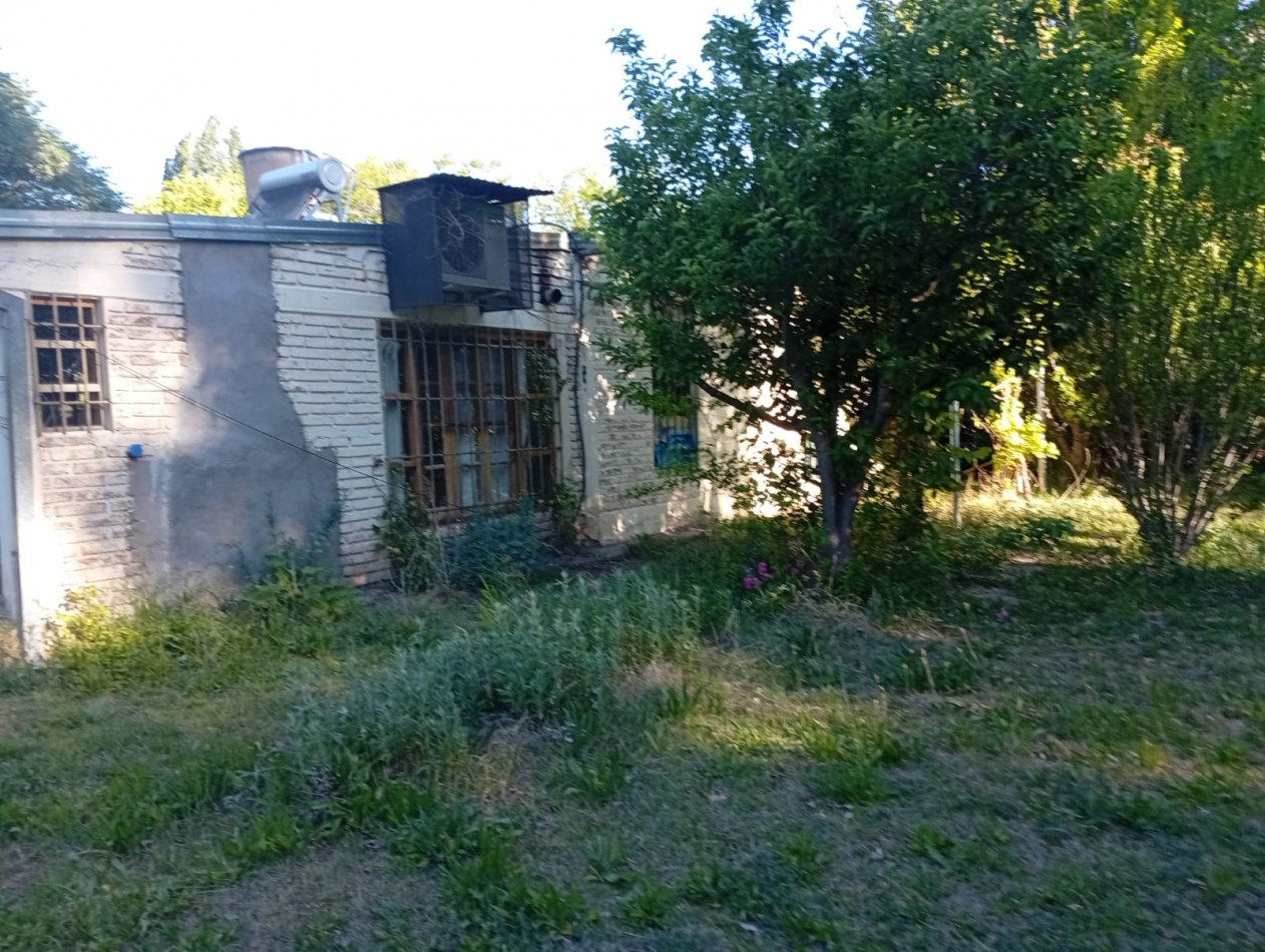 Propiedad en Villa 25 de Mayo: casa con amplio terreno