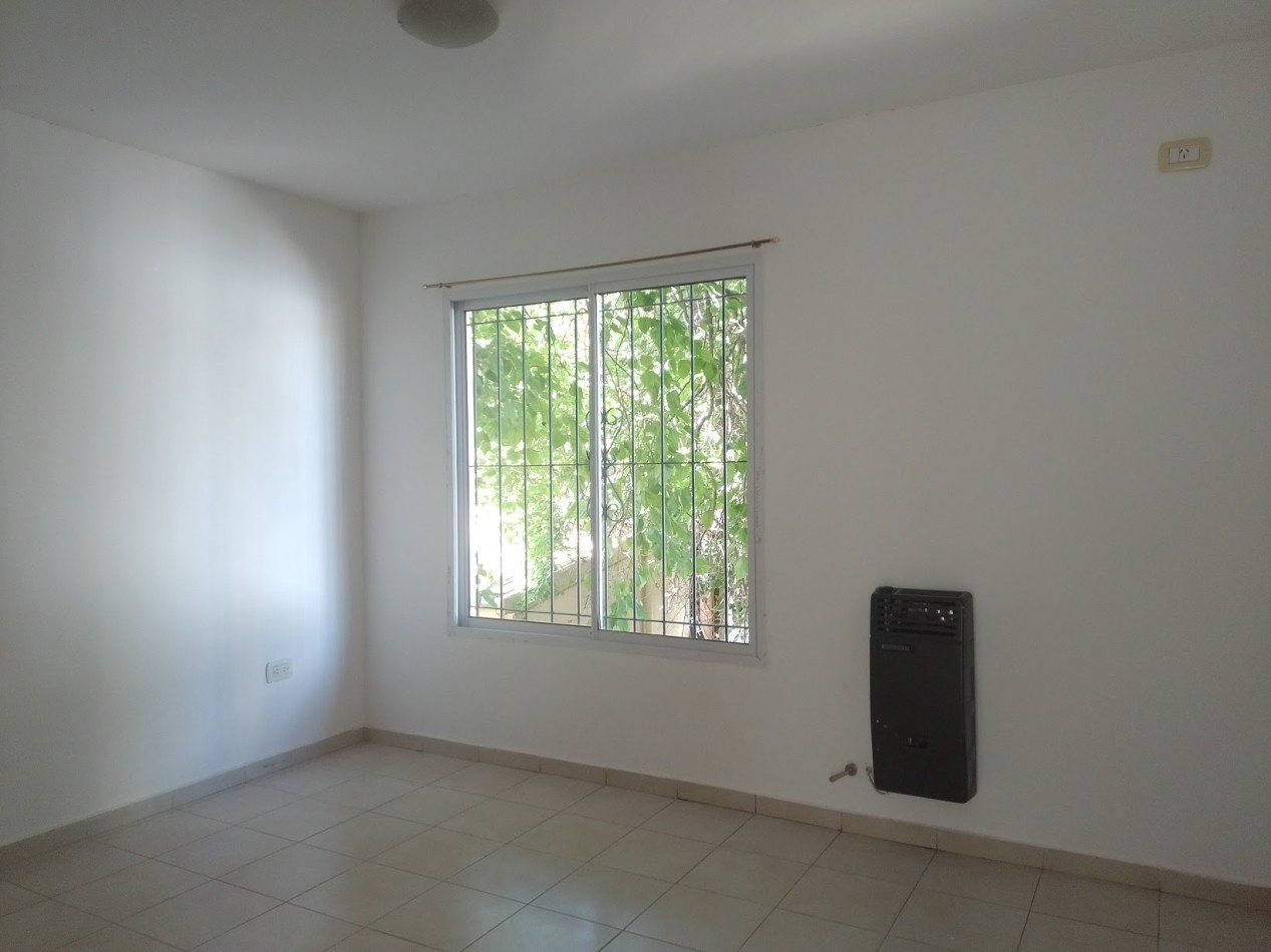 ALQUILO DUPLEX EN CALLE PAUL HARRIS 1.585